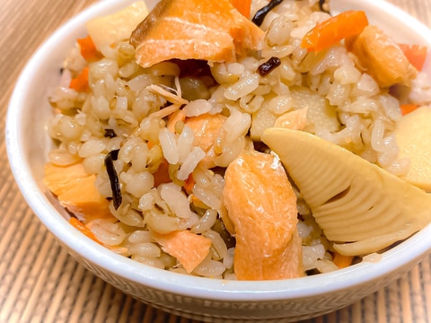 たけのこと鮭の炊き込みご飯